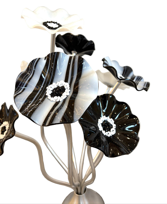 9 Flower large black & white bouquet
